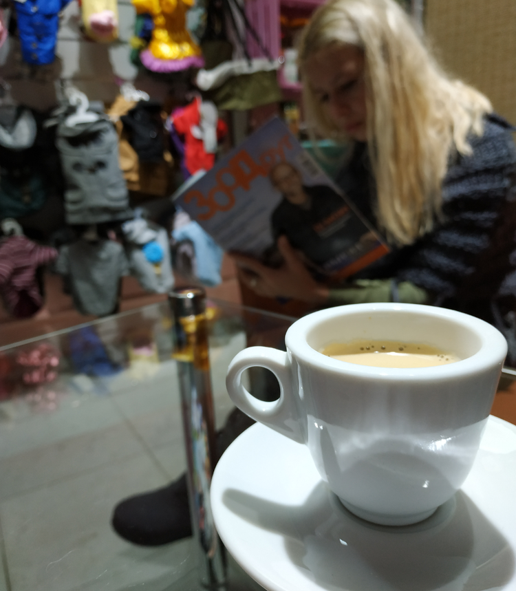Ожидание в грумингс-тудии Groomboom в Полтаве за чашечкой натурального кофе.
